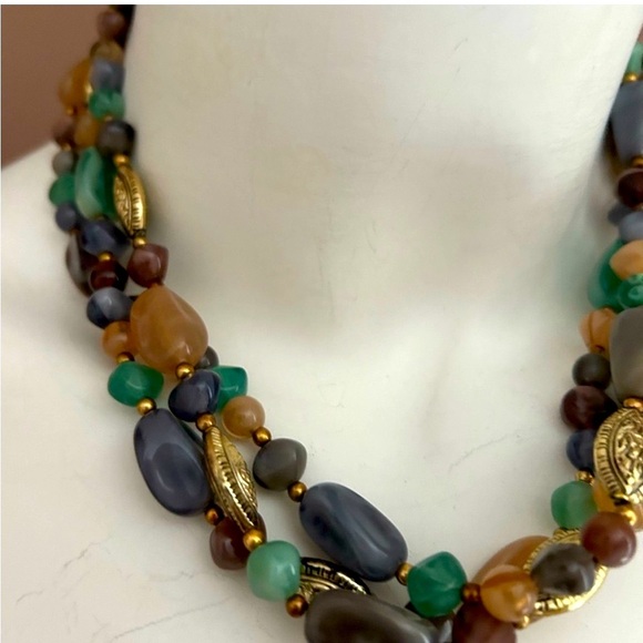 Stunning Lucite Necklace - Picture 4 of 4